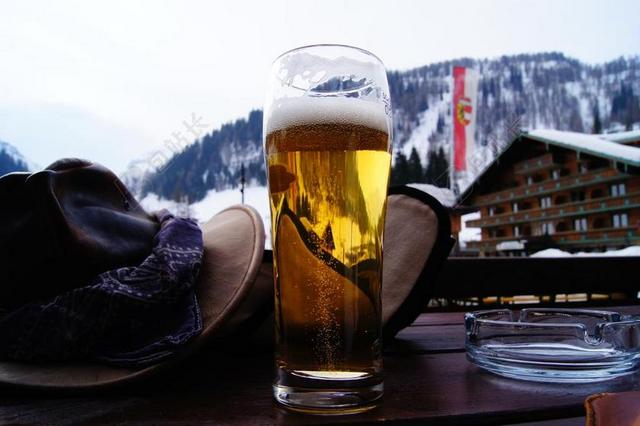 帽子 啤酒 山 性质 冬天 雪 口渴 高山 酒店 假期