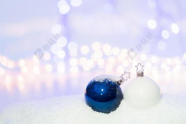 物品雪地上的蓝色和白色灯背景图片