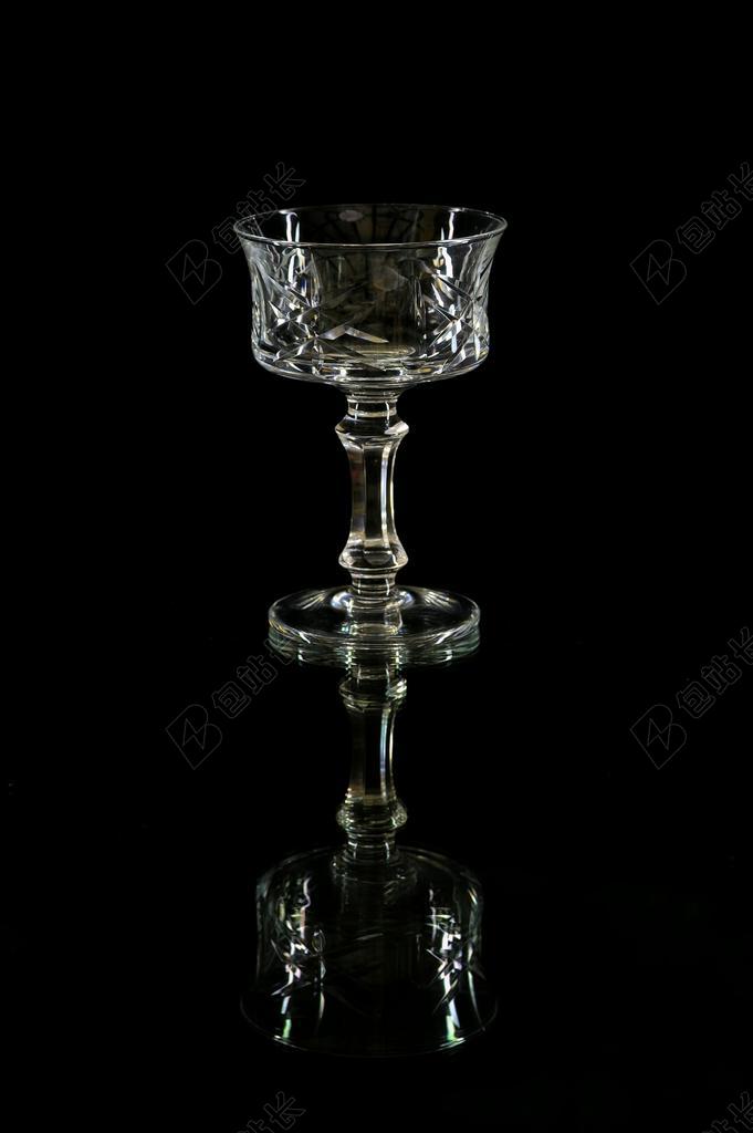 摄影简约透明酒杯背景图片