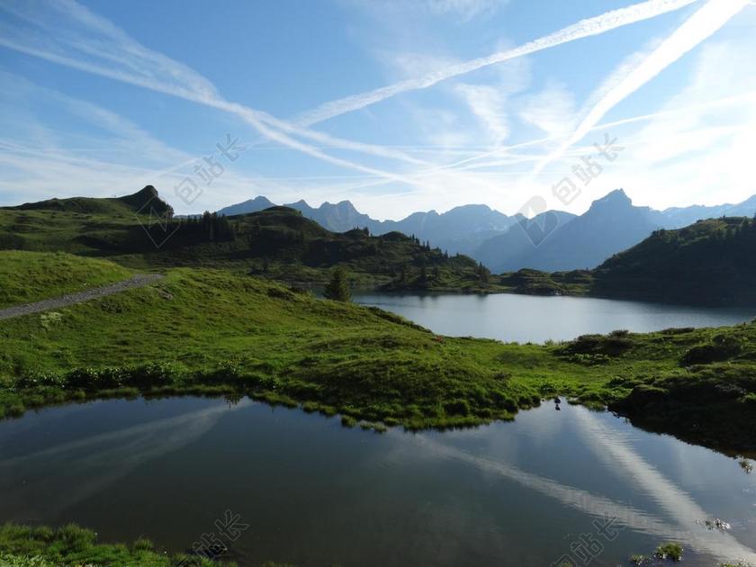 旅游自然高山湖泊背景图片