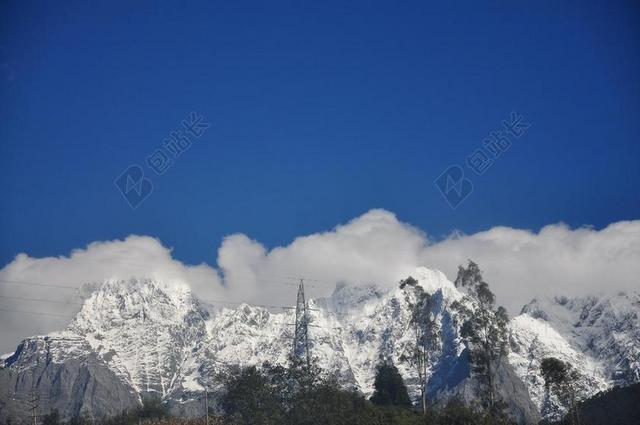 自然风景雄奇的雪山背景图片