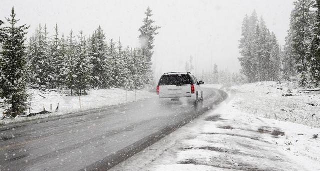 雪 路 冬天 车 攀登 公路旅行 暴风雪
