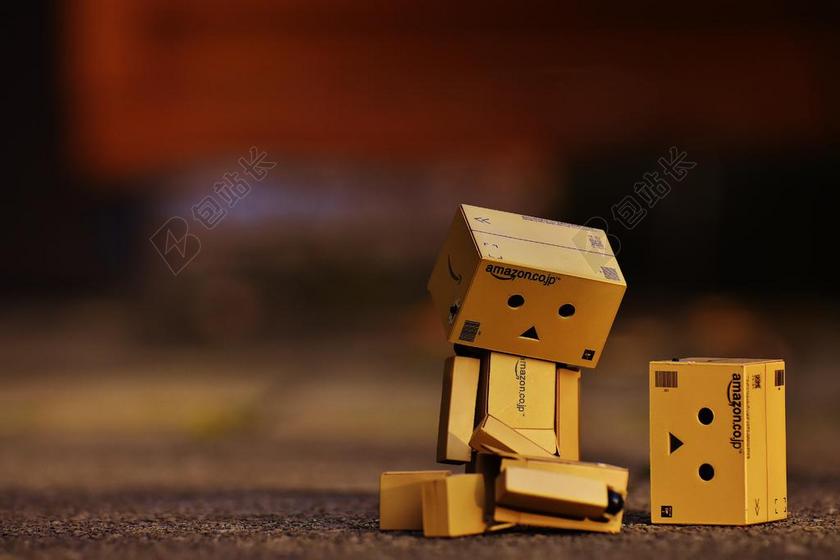 广告简约低头的木盒人背景图片