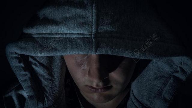 人局部戴帽子的男人背景图片