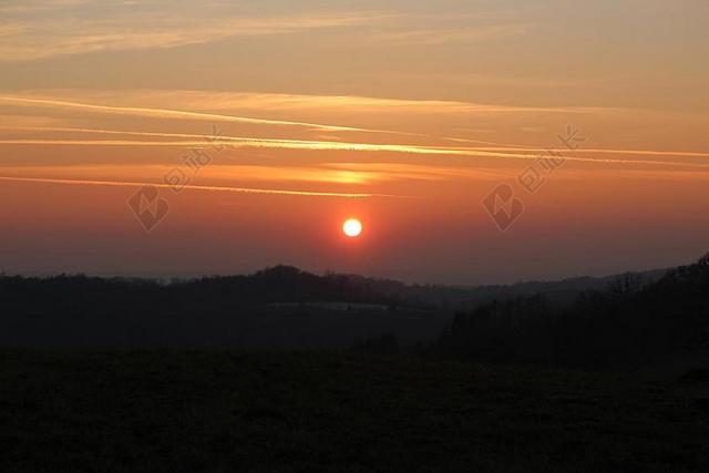 日落 黄昏 ABENDSTIMMUNG 傍晚的天空 太阳 余辉