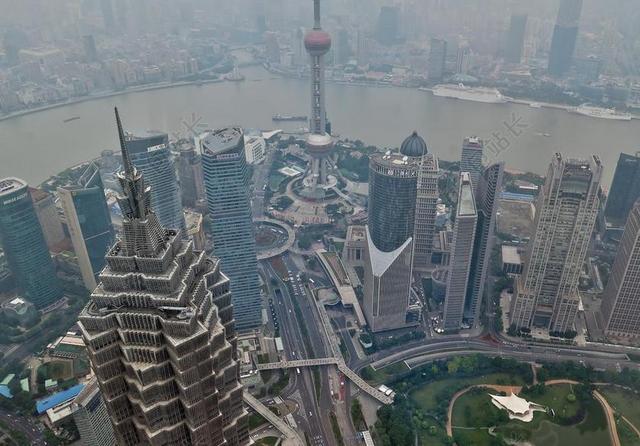 旅游清新上海市中心景色背景图片