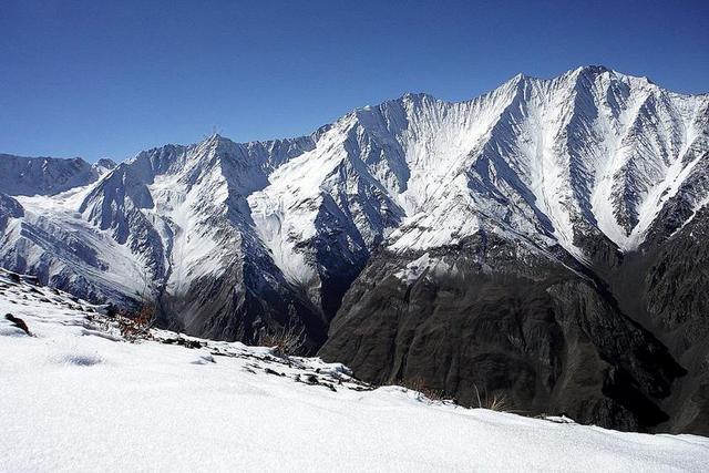 帕米尔高原 巴尔坦格 山 雪 天空 顶 景观
