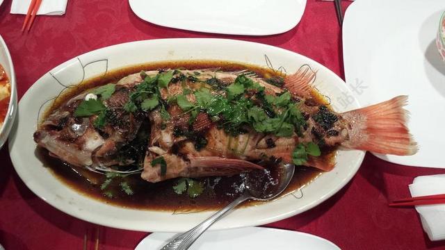 鱼 晚餐 中国 蒸 海鲜 好吃 酱油