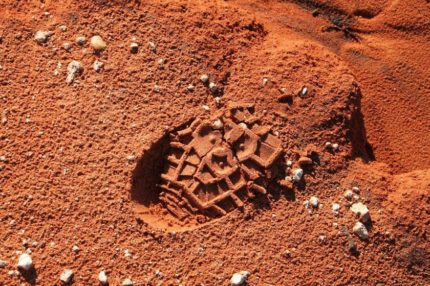 旅游清新户外脚印背景图片