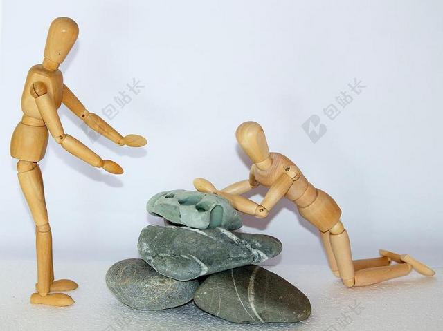 木制的数字 石头 跳水 下降 摔下来 事故 秋天 不幸
