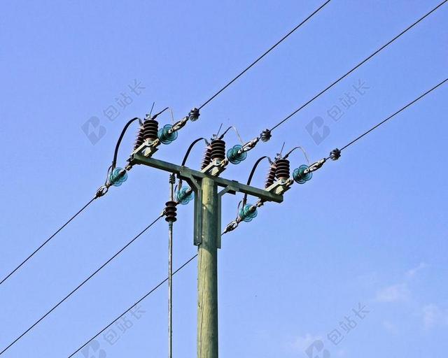 电源 农村 中压 开关 分隔符 连接点。 木制桅杆 30KV