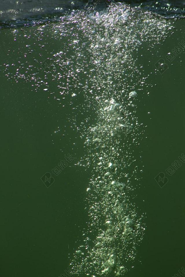矿泉水 冒泡泡 打击 水 空气泡沫 泡沫 泡泡水 水下