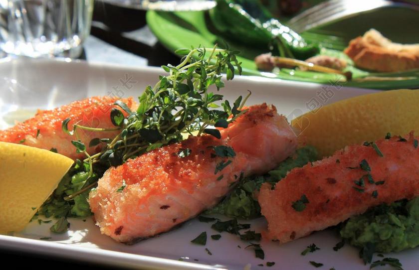 餐饮唯美大马哈鱼背景图片