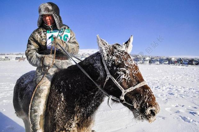 运动自然雪地上骑马背景图片