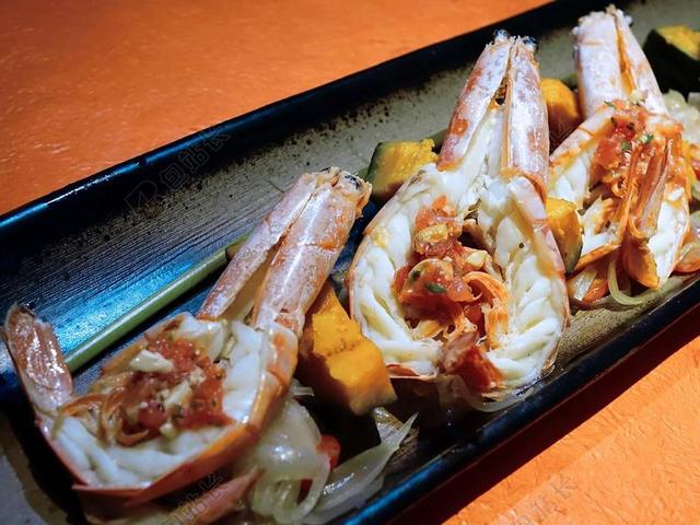 餐饮唯美大虾寿司背景图片