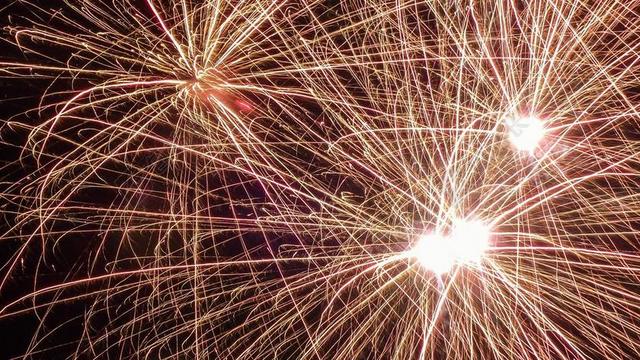夜 西尔维斯特 在晚上 在晚上的城市 烟花爆竹 灯 长时间曝光