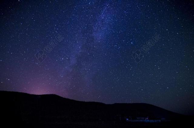 蓝色户外自然夜晚下的群星背景图片