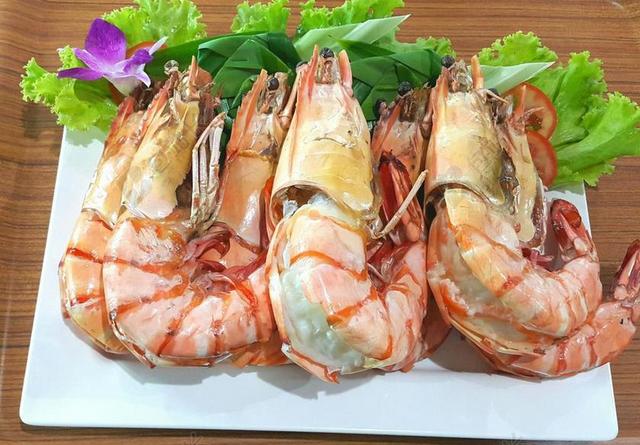 餐饮时尚炒大虾背景图片