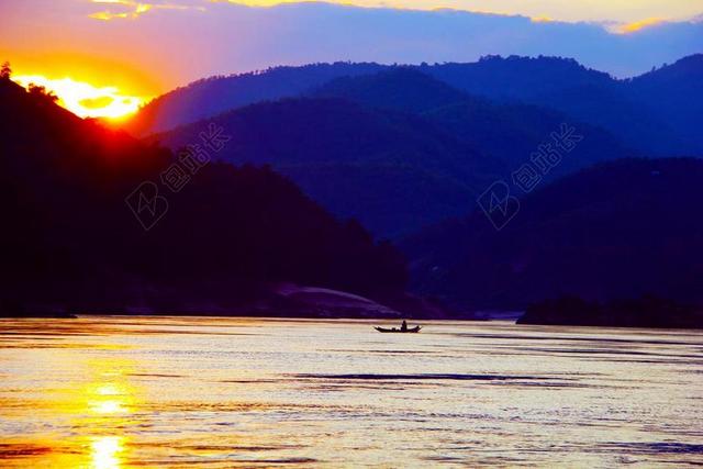 自然景观金色的夕阳背景图片