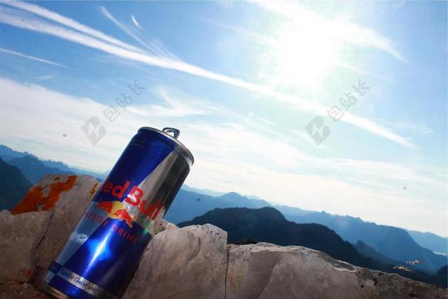 红牛 能量饮料 蓝色 天空 阳光