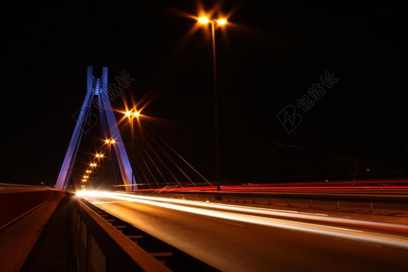 傍晚时分 灯 在晚上 晚 暮光 街 长时间的快门速度 城市的