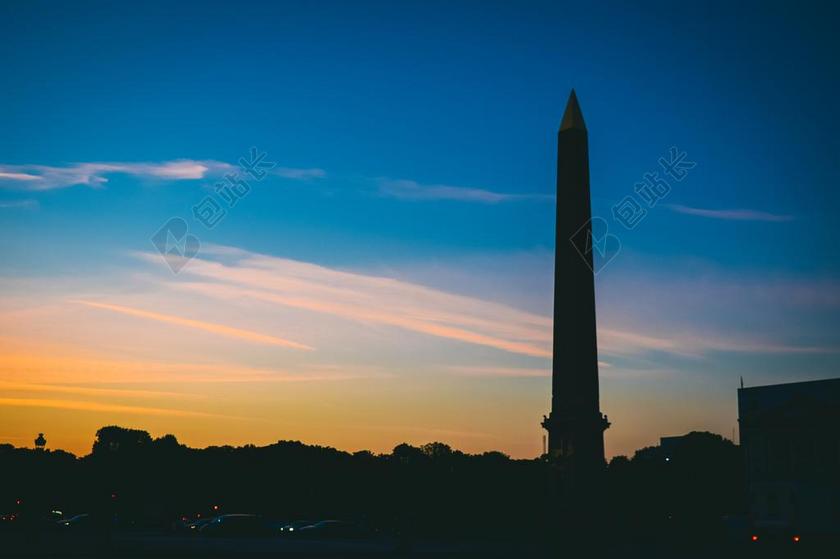 建筑景观清晨的尖塔背景图片
