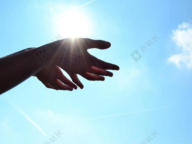 手捧太阳手势浪漫图片
