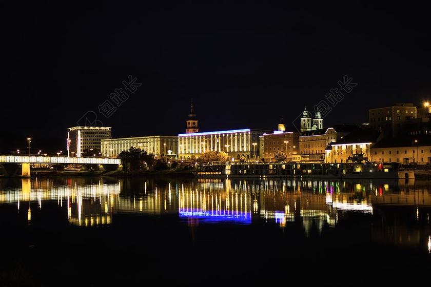 旅游简约城市的灯光背景图片