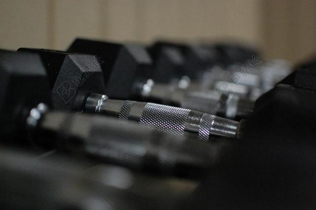 广告简约健身器材背景图片