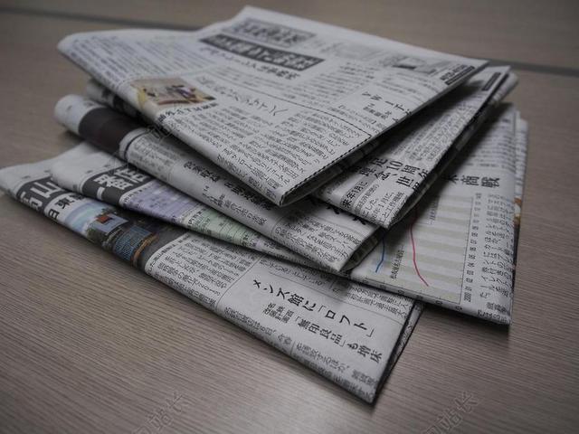 广告复古老旧报纸背景图片