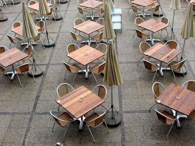 啤酒花园 美食 餐桌 座位 外送餐饮服务