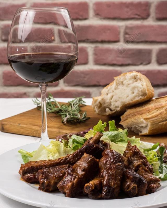 食物美味的牛肉和红酒背景图片