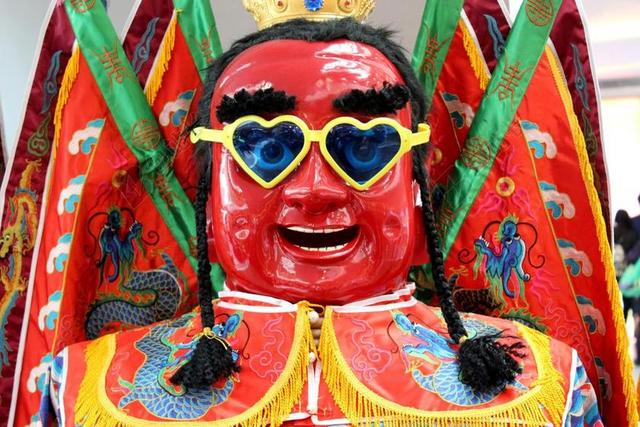 广告清新脸谱背景图片