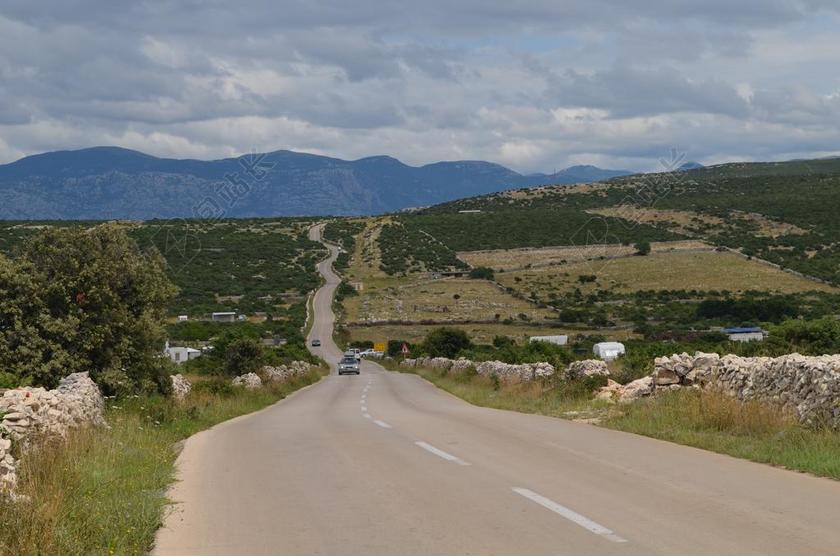 道路 绕组的道路 山 地平线