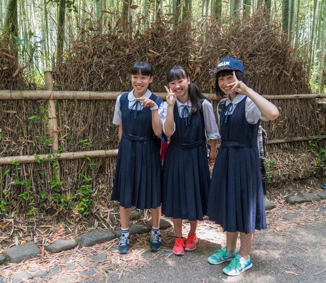 旅游自然小学生户外拍摄背景图片