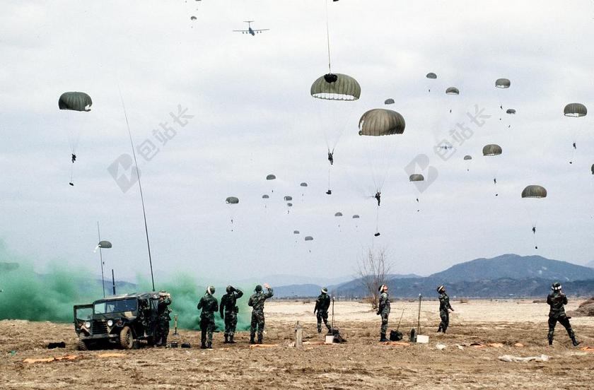 摄影清新户外伞兵背景图片