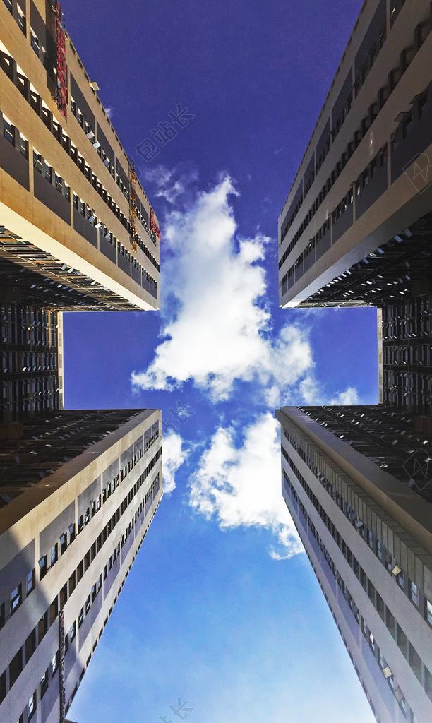 现代建筑天空背景图片