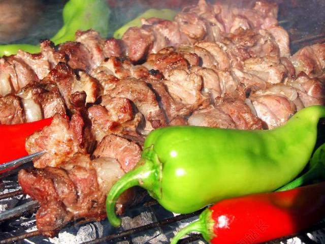 食物美味的烤肉和辣椒背景图片