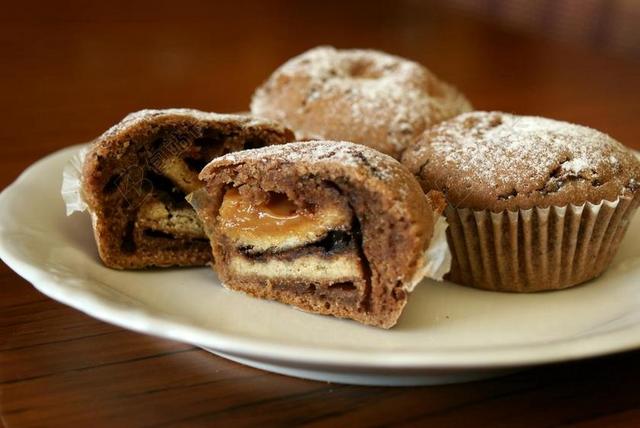MUFFINKA 松饼 蛋糕 切的 MUFFINKA 截面的纸杯蛋糕