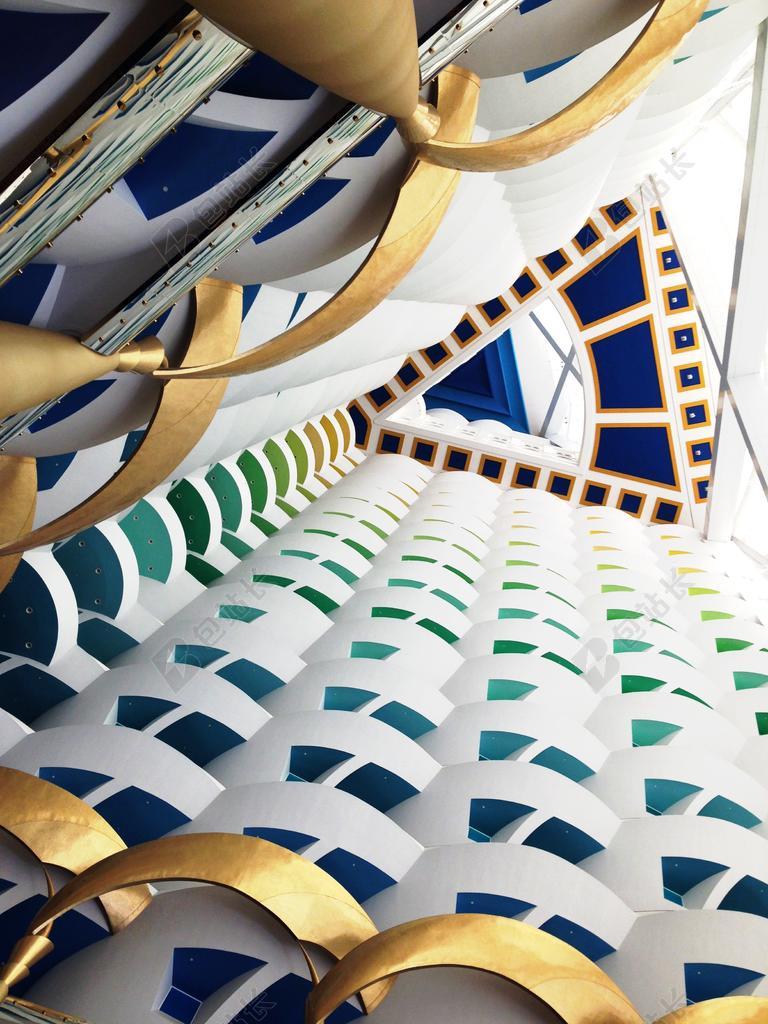 多彩建筑奇特奇特的大楼内部背景图片