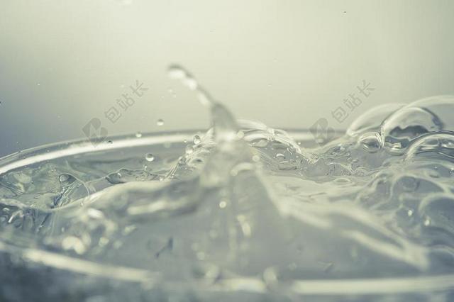 水 注入 喷雾 泡沫 水溅 湿 波 闪闪发光 溢 滴