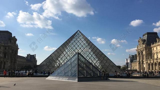 金字塔 博物馆 罗浮宫 玻璃金字塔 巴黎 天空 光 玻璃