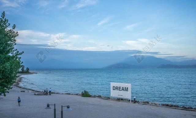 加尔达湖 海滩 山 自然 欧洲 假期 水 蓝色 景区 度假