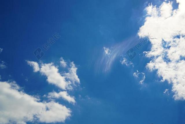 天空蓝色的天空背景蓝色的天空的云彩蓝色的天空背景白 包站长