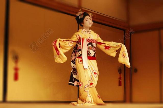 玩具传统日本艺妓玩偶背景图片