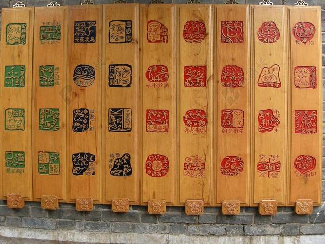 物品传统墙上的彩色印记图案背景图片