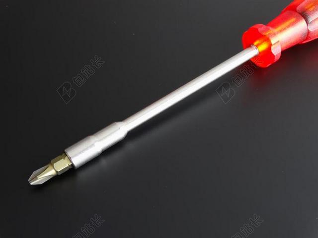 物品特写银色的金属螺丝刀背景图片