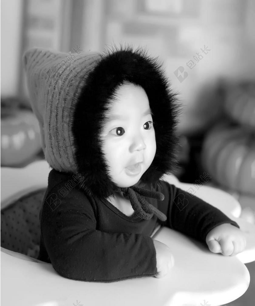 黑白人肖像可爱的微笑宝宝背景图片