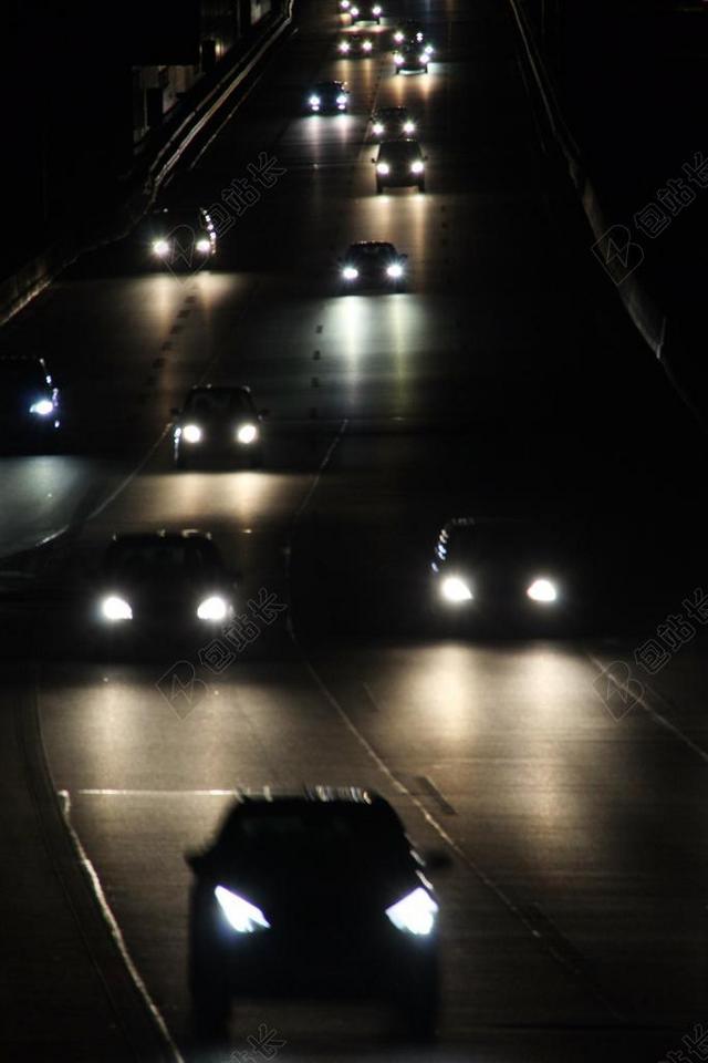 摄影简约夜幕下的公路车灯背景图片