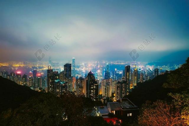城市现代香港夜晚市中心的灯光背景图片